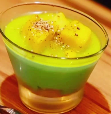 Dessert à la mangue et à la feuille de pandan
